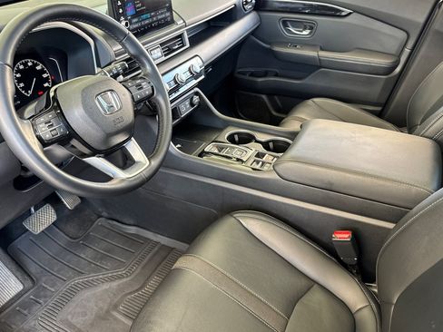 Used 2024 Honda Pilot Touring image 4