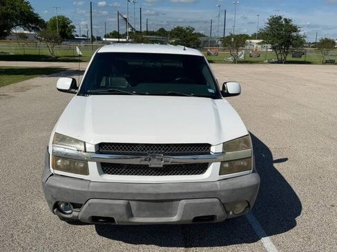 Used 2002 Chevrolet Avalanche 2WD image 3