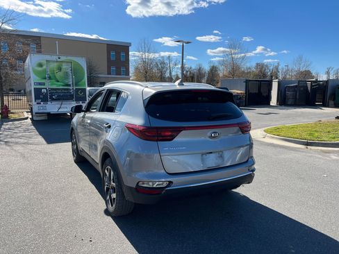 Used 2021 Kia Sportage EX image 6