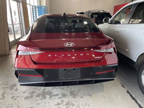 Certified 2024 Hyundai Elantra Limited FWD image 5