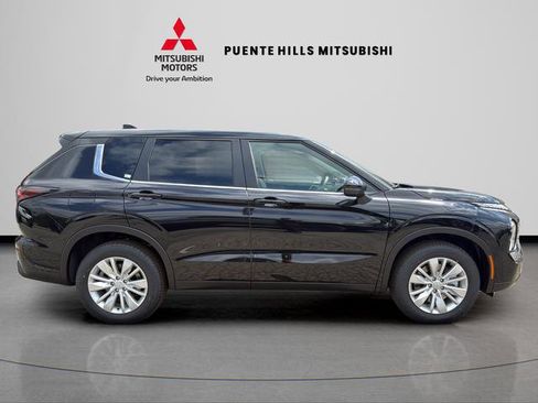 New 2026 Mitsubishi Outlander ES image 4