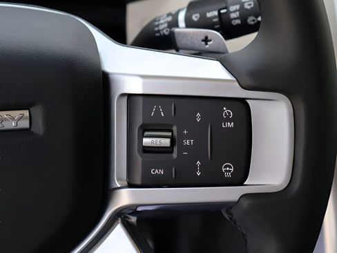 Certified 2025 Land Rover Discovery Dynamic SE AWD/4WD image 32