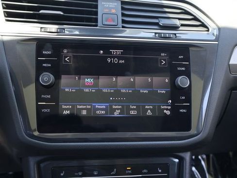 Used 2023 Volkswagen Tiguan SE FWD image 23