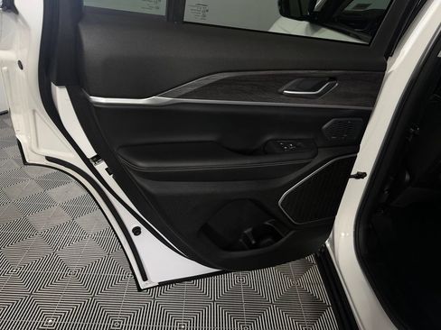 Used 2023 Jeep Grand Cherokee 4WD 4xe image 28
