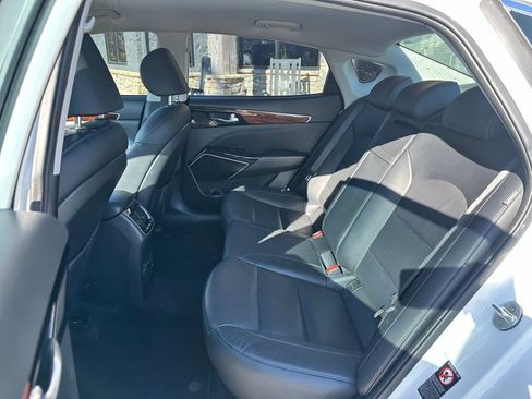 Used 2017 Kia Cadenza Premium image 32