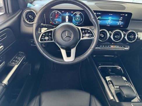 Used 2020 Mercedes-Benz GLB 250 4MATIC image 17