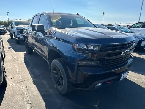 Used 2021 Chevrolet Silverado 1500 LT Trail Boss w/ Convenience Package II AWD/4WD image 2