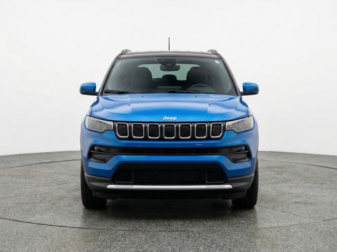 Used 2025 Jeep Compass Limited AWD/4WD image 2