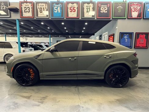 Used 2025 Lamborghini Urus SE AWD/4WD image 13