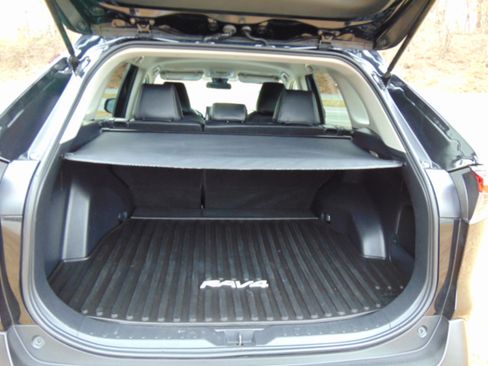 Used 2020 Toyota RAV4 XLE w/ All Weather Liner Package image 16