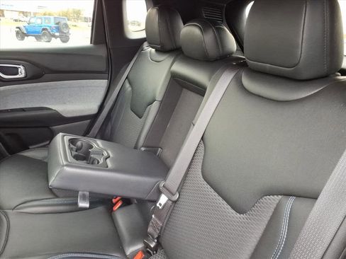 Used 2024 Jeep Compass Latitude image 11