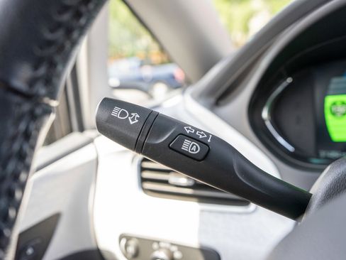 Used 2019 Chevrolet Bolt Premier w/ Infotainment Package FWD image 25