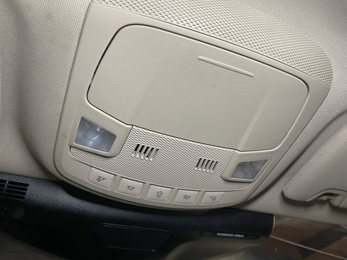 Used 2023 Lincoln Nautilus Standard w/ Premium Package image 18