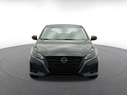 Used 2025 Nissan Altima 2.5 SV FWD image 2