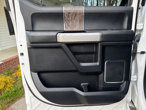 Used 2017 Ford F250 Lariat w/ Lariat Value Package image 19