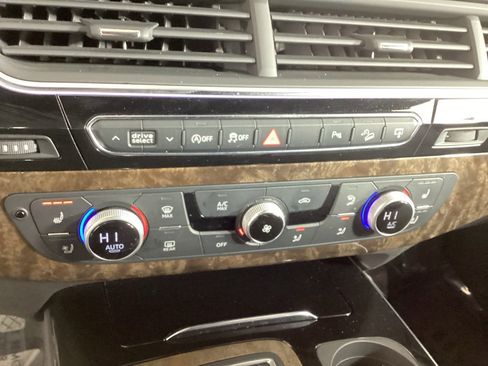 Used 2017 Audi Q7 3.0T Premium Plus w/ Premium Plus Package image 32