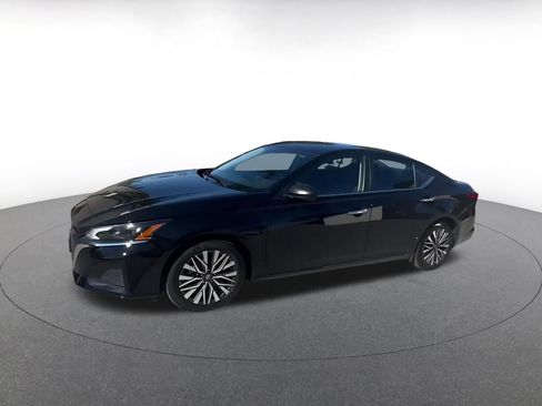 Used 2025 Nissan Altima 2.5 SV image 8