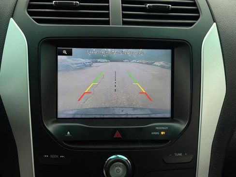 Used 2014 Ford Explorer XLT w/ Equipment Group 202A AWD/4WD image 21