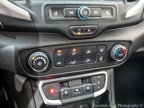 Used 2024 GMC Terrain SLE FWD image 16