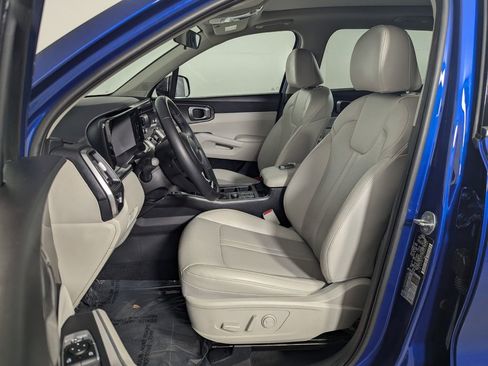 Used 2023 Kia Sorento S w/ Panoramic Sunroof Package FWD image 12