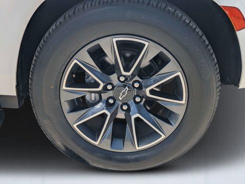 Used 2021 Chevrolet Tahoe Z71 w/ Z71 Off-Road Package AWD/4WD image 11