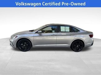 Used 2025 Volkswagen Jetta SE w/ Sunroof Package FWD video 2