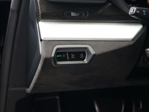 Used 2021 Lamborghini Urus image 32