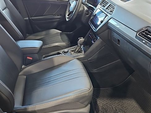 Used 2022 Volkswagen Tiguan SE image 13