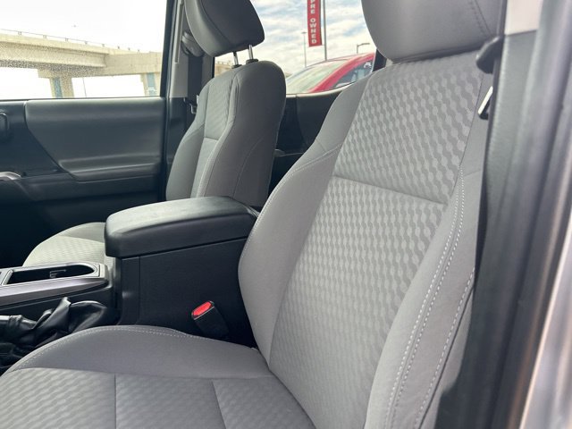 Used 2022 Toyota Tacoma SR5 RWD image 34