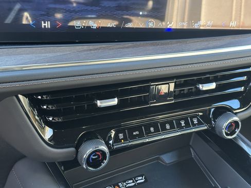 New 2026 Chevrolet Suburban High Country image 31