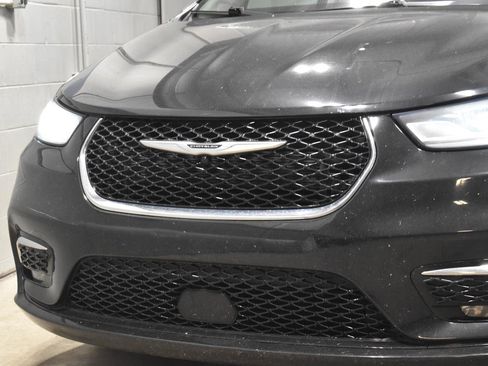 Used 2022 Chrysler Pacifica Touring-L FWD image 32