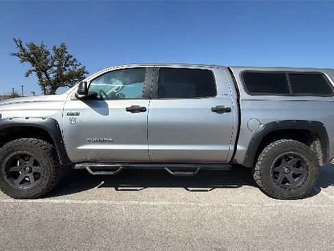 Used 2018 Toyota Tundra SR5 w/ SR5 Upgrade Package image 10