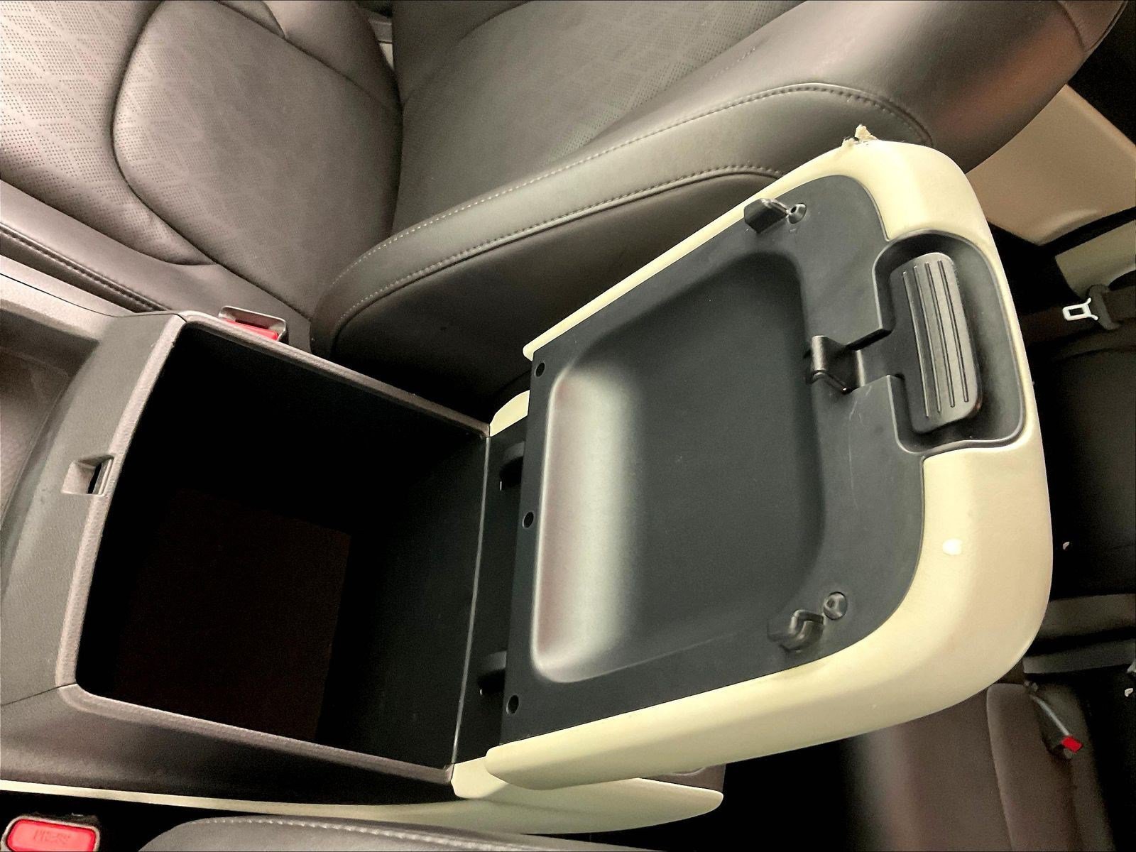 Used 2023 Kia Carnival LX FWD image 35
