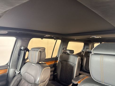 Used 2023 Jeep Grand Wagoneer Series III image 13