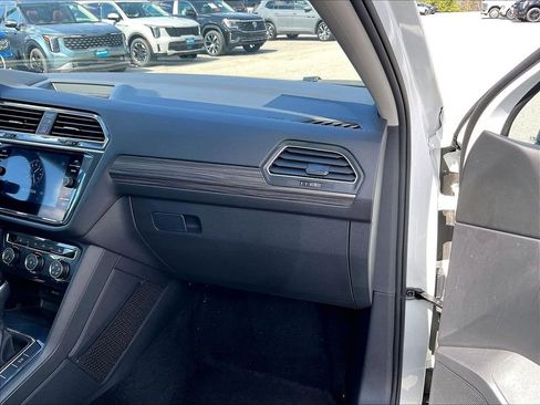 Used 2024 Volkswagen Tiguan SE AWD/4WD image 12