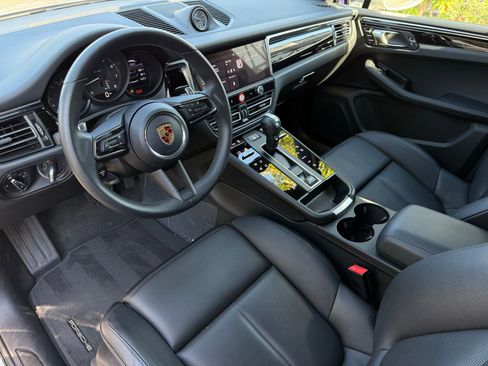 Used 2026 Porsche Macan AWD/4WD image 4