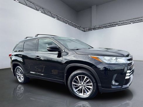 Used 2018 Toyota Highlander XLE image 31