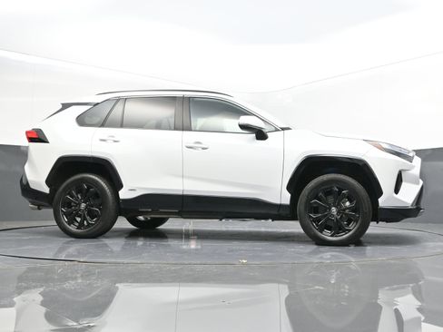 Used 2023 Toyota RAV4 SE image 42