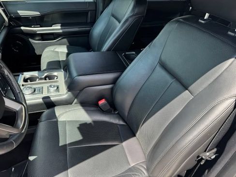 Used 2018 Ford Expedition XLT w/ Equipment Group 202A AWD/4WD image 6