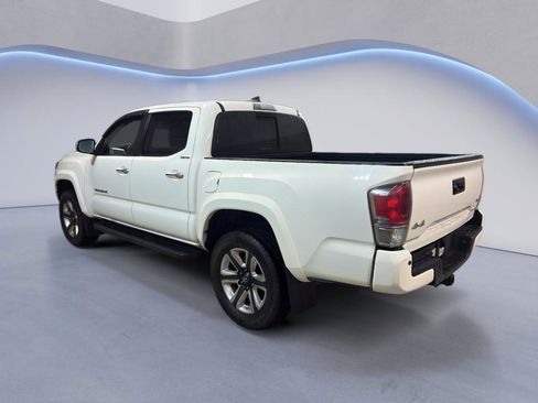 Used 2018 Toyota Tacoma Limited AWD/4WD image 4