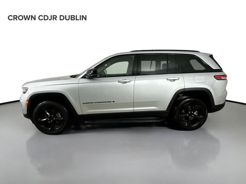 Certified 2023 Jeep Grand Cherokee Altitude AWD/4WD image 8