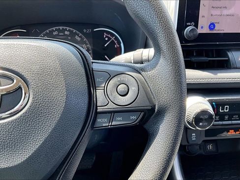Used 2025 Toyota RAV4 XLE FWD image 23