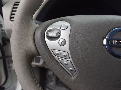 Used 2017 Nissan Leaf SV FWD image 6