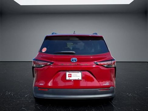 Used 2022 Toyota Sienna LE AWD/4WD image 4
