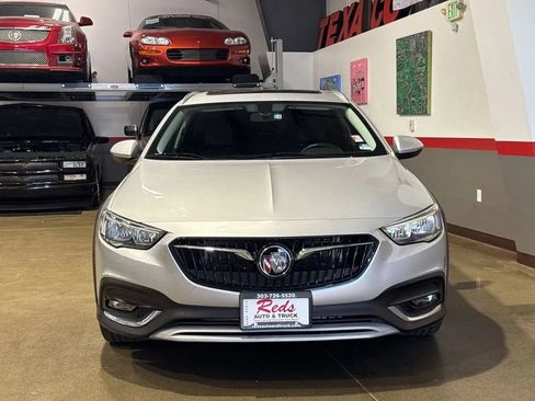 Used 2018 Buick Regal Essence w/ Sights and Sounds Package AWD/4WD image 6