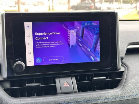 Used 2024 Toyota RAV4 SE image 28