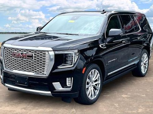 Used 2024 GMC Yukon Denali w/ Denali Reserve Package AWD/4WD image 3