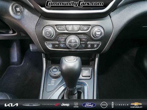 Used 2021 Jeep Cherokee Limited w/ Elite Package image 18