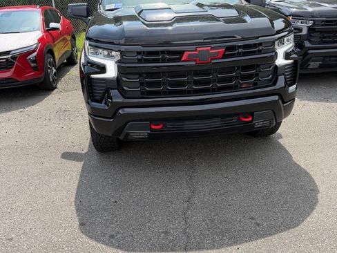 Used 2024 Chevrolet Silverado 1500 LT Trail Boss w/ Convenience Package II AWD/4WD image 2
