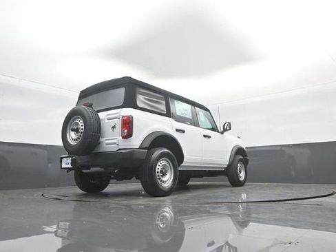 New 2026 Ford Bronco Base image 32